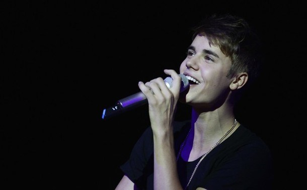 Justin Bieber zdravi: težka bolnica reagira samo na njegove pesmi