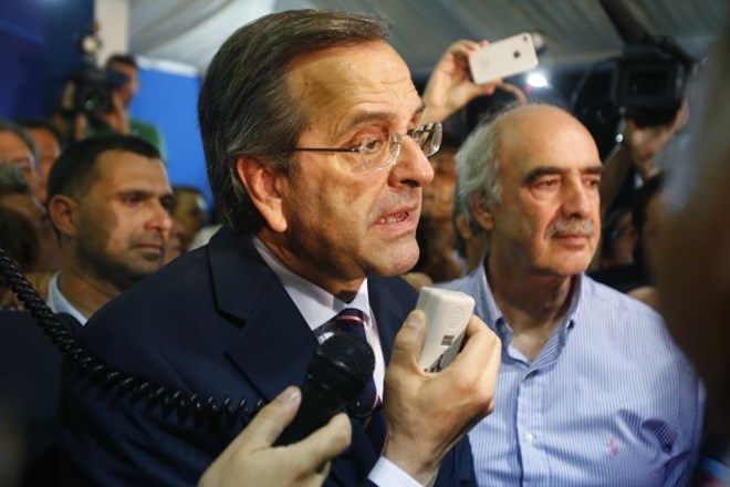 Ko je postalo jasno, da Nova demokracija ne more izgubiti, je pred  podpornike stopil Antonis Samaras,  ki se je zahvalil...