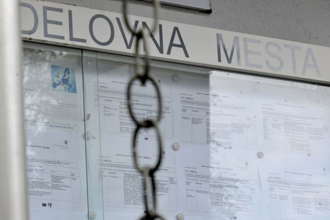 Stopnja registrirane brezposelnosti v Sloveniji se je aprila glede na marec znižala za 0,2 odstotne točke na 11,8 odstotka.