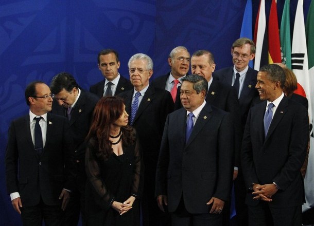 Vrh G20: Obamo lovijo volitve, Barroso spominja, kdo je zagrešil krizo
