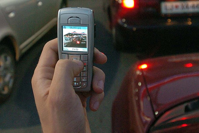Uporabniki slovenskih mobilnih operaterjev v prvem četrtletju poslali 427 milijonov SMS-sporočil