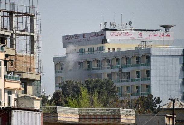 Drama v Kabulu: Talibani napadli prestižen hotel, talci rešeni, ubit še zadnji napadalec
