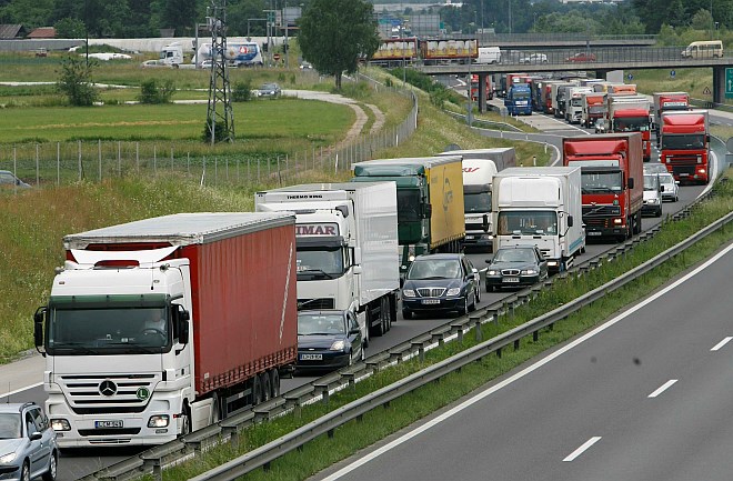 V začetku turistične sezone dodatne omejitve tovornega prometa