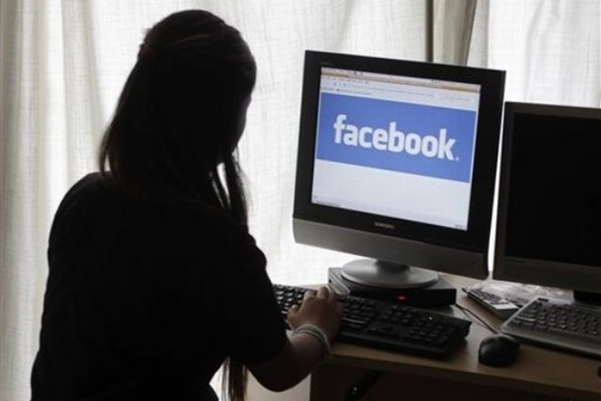 Facebook mnoge uporabnike razjezil s spremembo njihovega spletnega naslova v @facebook.com