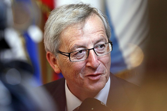 Juncker posredno potrdil, da ostaja na čelu evroskupine