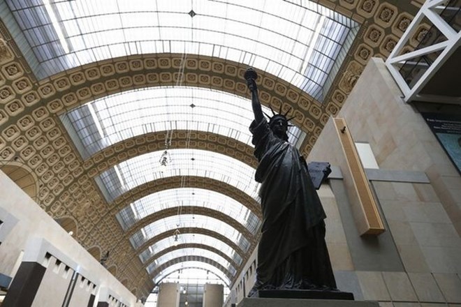 Francoski Kip svobode z novo baklo odslej v muzeju