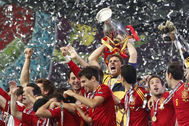 Vsak španski nogometaš bo za zmago na Euru prejel kar 300 tisoč evrov.