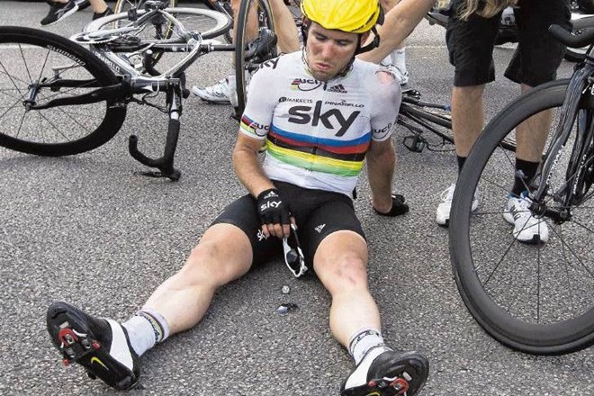 Slovenski kolesarji so četrto etapo kolesarske dirke Tour de  France končali brez padca. Jo je pa včeraj težje skupil Mark...