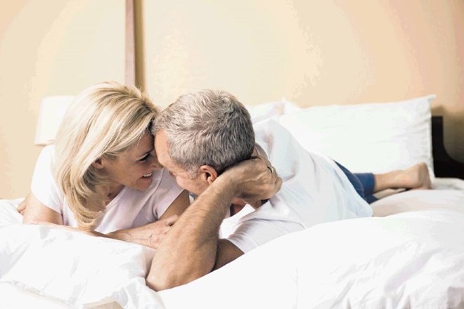 Slovenci, ki so starejši od 60 let, imajo spolne odnose v povprečju enkrat na teden, kar kaže, da se po 60. letu življenje...