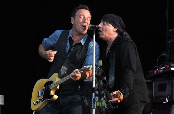Bruce Springsteen in Steven Van Zandt sta včeraj zvečer takole nastopala, koncert pa se je končal bolj žalostno.