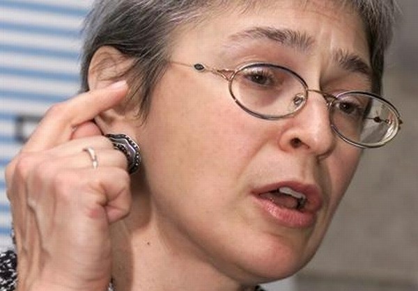 Ana Politkovska je strelom podlegla leta 2006 v svoji stanovanjski stavbi.