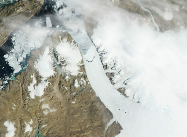 Z grenlandskega ledenika se je odlomila ledena gora v velikosti dveh Manhattnov