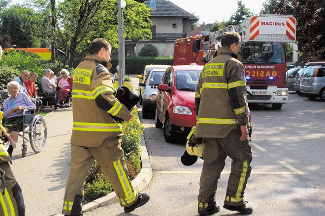 Gasilsko-reševalna služba Kranj bi nujno potrebovala sedem  novih gasilcev, najeli pa so pravnega svetovalca.