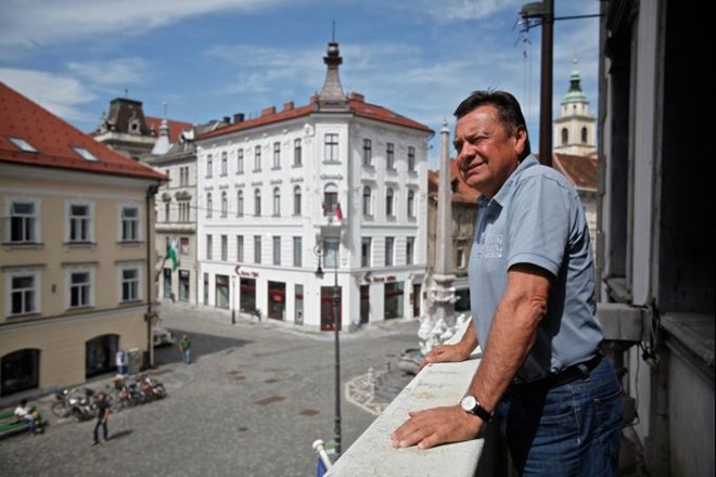 Župan Zoran Janković je zavrnil ugibanja, da naj bi Matejo Duhovnik na MOL čakala služba.