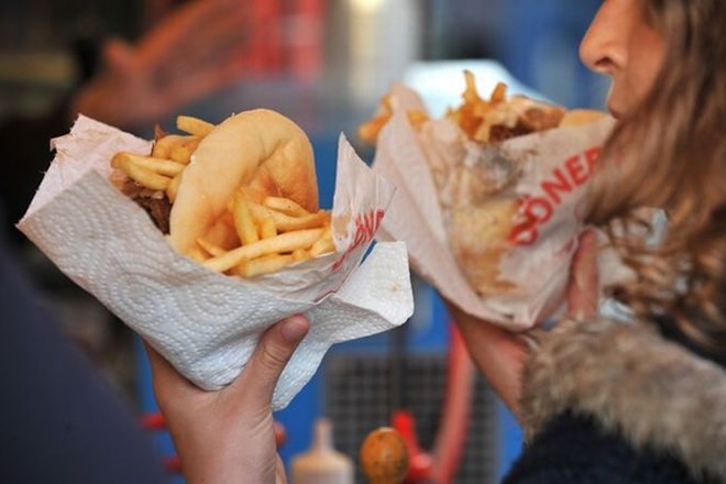 Parižani so za hamburgerje pripravljeni odšteti veliko denarja.