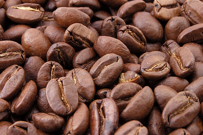 Znanstveniki v Pacifiškem oceanu odkrili kofein, ki je tja zašel zaradi ljudi