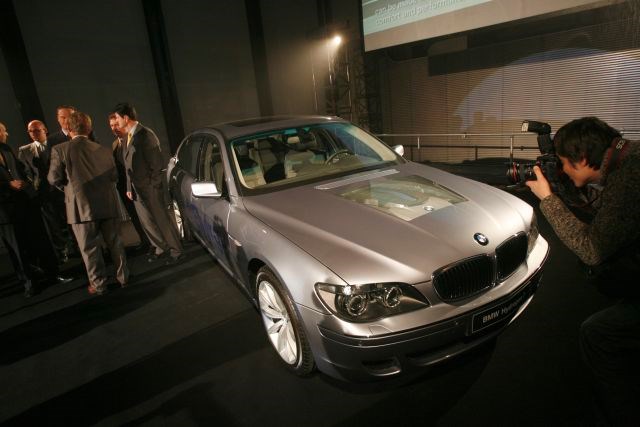 BMW za davčne spodbude nakupa električnih avtomobilov
