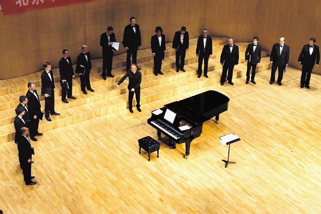 Celovečerni koncert Vokalne akademije Ljubljana v koncertni dvorani na Kitajskem konservatoriju.
