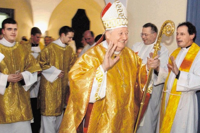 Alojz Uran je uradno prevzel vodenje ljubljanske nadškofije in metropolije 5. decembra 2004. Slovesna umestitev je  bila v...