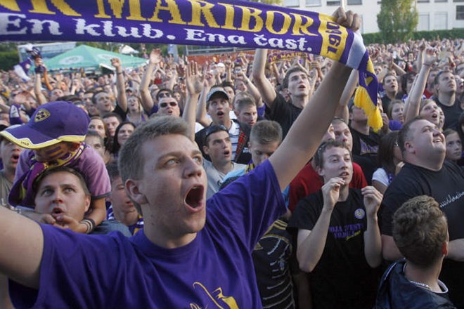 V Mariboru zanikajo neprimerno vedenje svojih navijačev v Sarajevu. (slika je simbolična)
