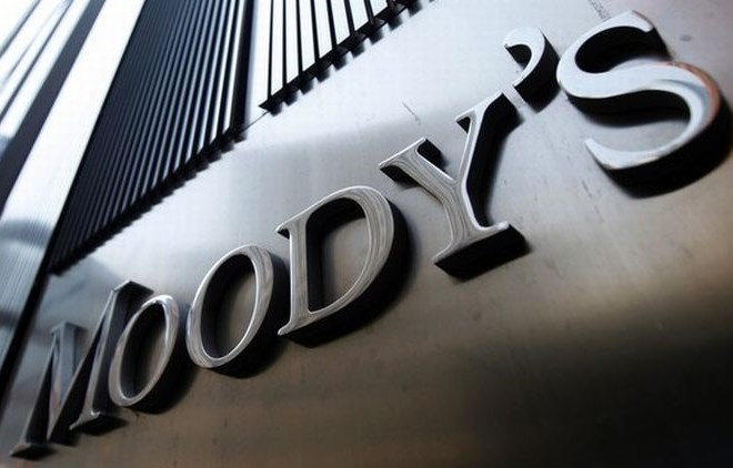 V bonitetni agenciji Moody's očitno še vedno trpijo za nespečnostjo, saj so v sredo ponoči znova znižali dolgoročno bonitetno...