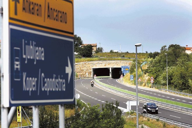 Štirinajst avtocestnih odsekov oziroma 117,8 kilometra slovenskih avtocest ima zgolj začasno uporabno dovoljenje.