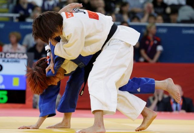 Slovenska judoistka Vesna Dukić (v modrem) je v kategoriji do 57 kilogramov morala priznati premoč Japonki Kaori Macumoto že...