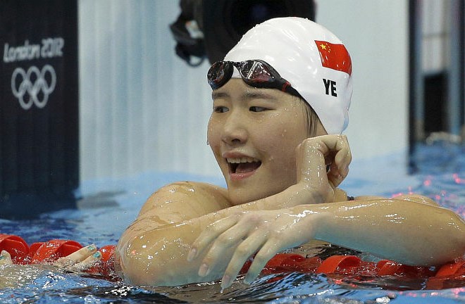 16-letna Shiwen Ye je osvojila zlati medalji na 200 in 400 metrov mešano, na daljši razdalji pa je postavila tudi svetovni...