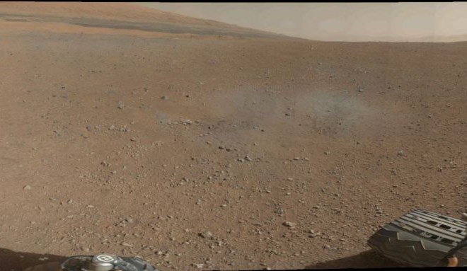 Curiosity poslal prvo barvno fotografijo Marsa