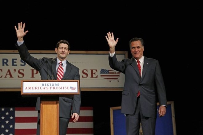 Mitt Romney desno in njegov podpredsedniški kandidat Ryan levo.