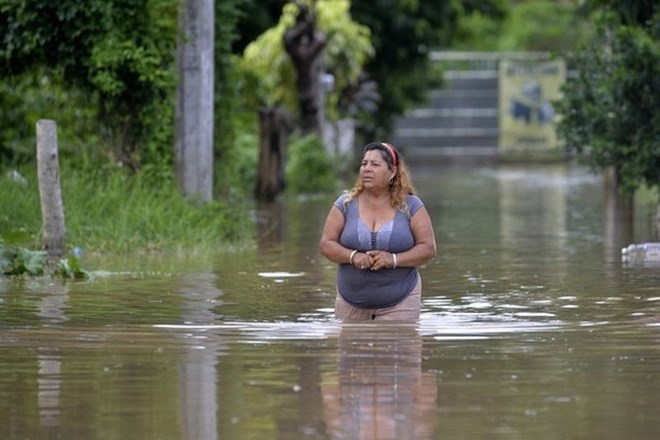 Zaradi orkana Ernesto v Mehiki devet mrtvih