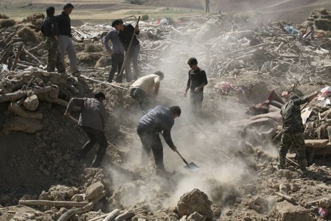 Iran po hudem potresu pripravljen sprejeti tujo pomoč
