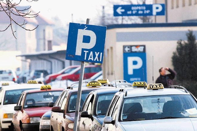 Taksisti sodijo med poklice z najnižjimi plačami.