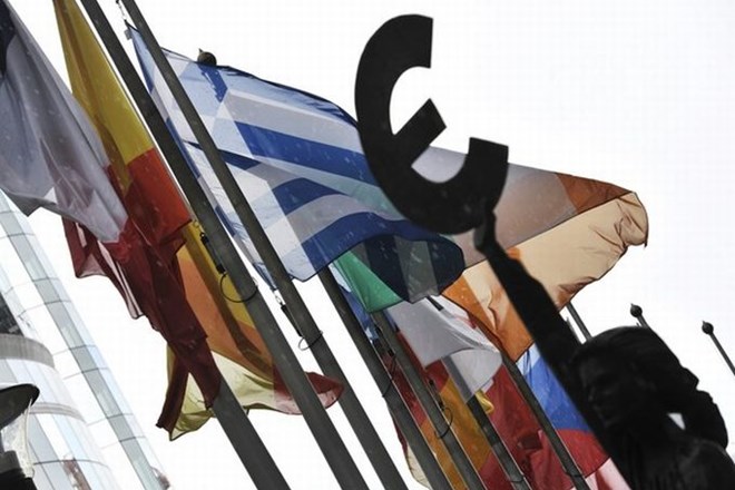 Grčija ne bo zapustila območja evra, je napovedal šef evroskupine in luksemburški premier Jean-Claude Juncker.