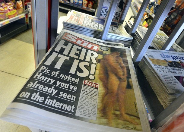 Prošnjo, naj se golih Harryjevih slik ne objavi v britanskem tisku, je prekršil le tabloid The Sun, ki je v lasti medijskega...