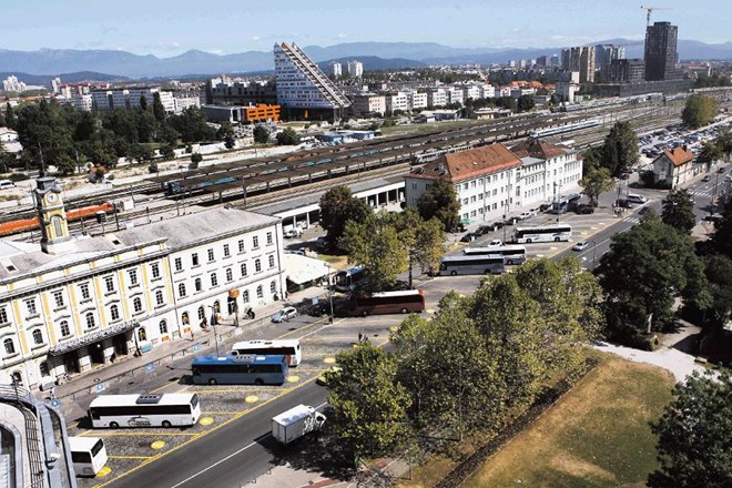 O lastništvu nad avtobusno ploščadjo so se  Slovenske železnice in Avtobusna postaja Ljubljana pravdale leta.