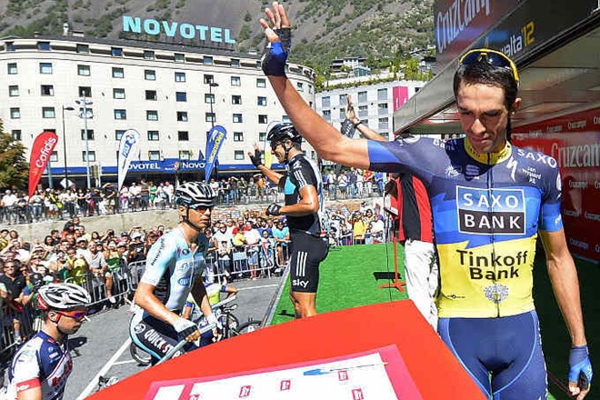 Alberto Contador (desno) je bil na današnjem kronometru drugi, s čimer se je v skupni razvrstitvi vodilnemu Joaquimu...