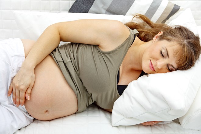 S hipnozo do lažjega poroda?