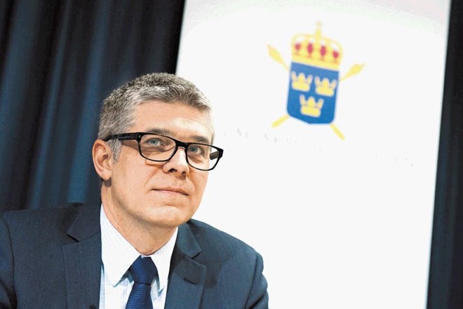 Vodja švedske tajne službe  Anders  Thornberg  je v  zadregi zaradi  »bondijade«, ki je pred dobrim  letom dni švedske...