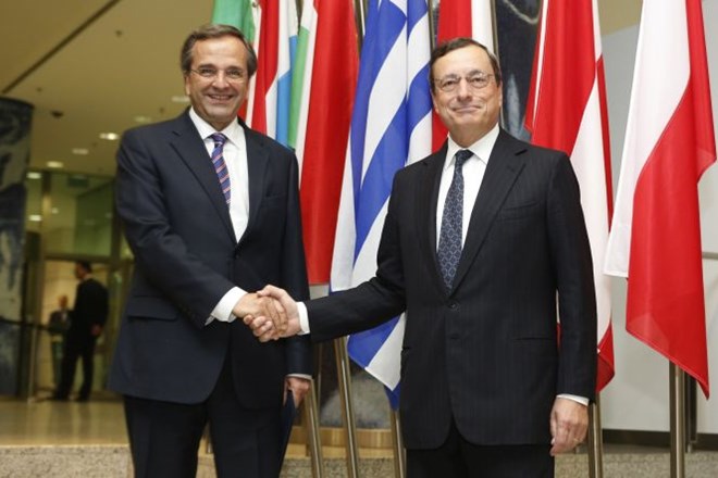 Grški premier Antonis Samaras in predsednik Evropske centralne banke (ECB) Mario Draghi.