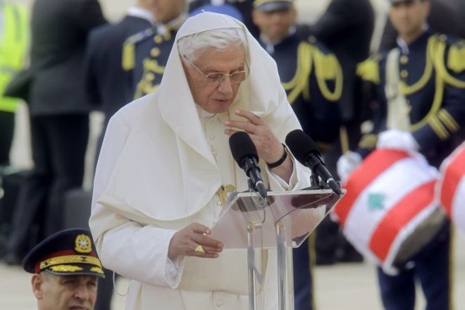 Papež Benedikt XVI. je v Libanonu gibanje "arabska pomlad" označil za pozitivni "krik po svobodi", vendar bi ta moral...