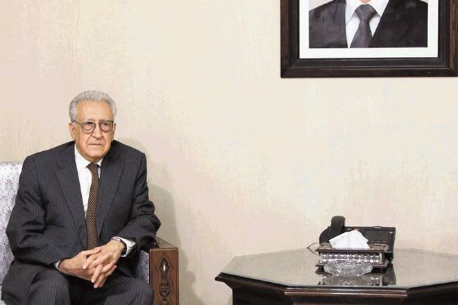 Novi odposlanec ZN in Arabske lige Lakhdar Brahimi je v sirski  prestolnici Damask poskušal najti žarek upanja za končanje...