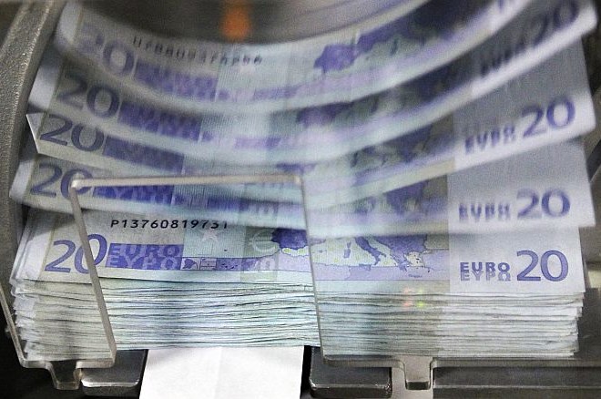 V Sloveniji julija na mesečni ravni nižja neto plača