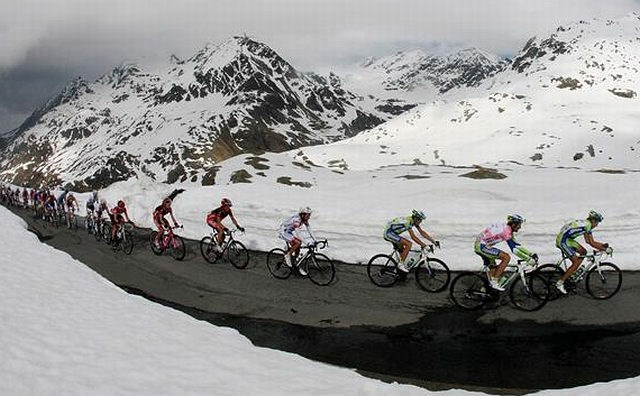 Petnajsta etapa Gira, ki bo v nedeljo, 19. junija 2013, se bo končala na vrhu Galibierja, 2642 metrov visokega prelaza v...