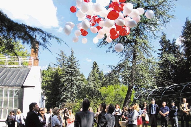 Regijsko varno hišo Kras so včeraj simbolično odprli v  sežanskem botaničnem parku s spustom balonov.