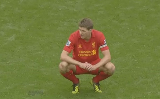 Kapetan Liverpoola Steven Gerrard je dosegel prvi gol na tekmi, a je na koncu vseeno potrt doživel nov poraz.