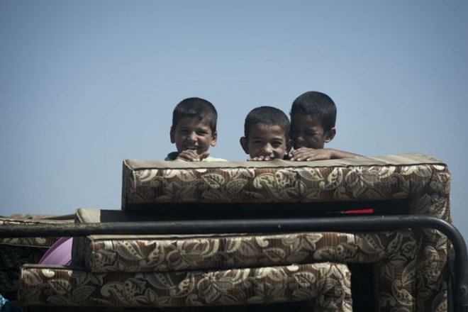 V napadu sirskih vladnih sil so umrli tudi trije otroci iz iste družine. (Fotografija je simbolična.)