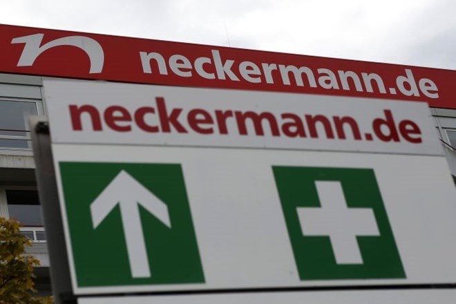 Od Neckermanna roke dvignil še zadnji potencialni vlagatelj