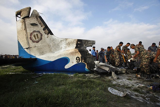 V letalski nesreči v Nepalu 19 mrtvih