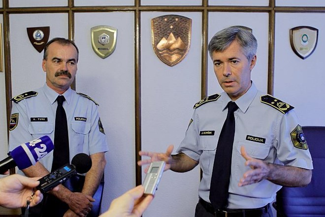 Generalni direktor policije Janko Goršek je danes, na zadnji delovni dan pred odstopom, predal posle svojemu namestniku...